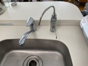 神奈川のキッチン取付け隊　アルカリイオン整水器の工事　施工前